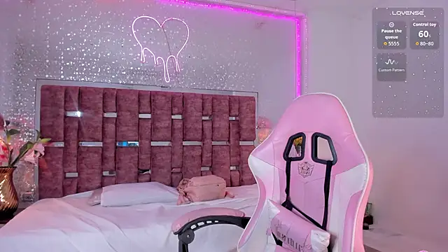 Snapshot of KylieVictoria chatting on September 19, 2025, 4:47 am KylieVictoria online show from September 19, 2025, 4:47 am