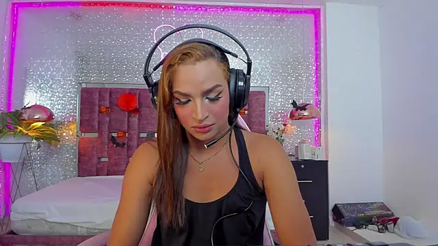 Snapshot of KylieVictoria chatting on October 24, 2025, 5:04 am KylieVictoria online show from October 24, 2025, 5:04 am