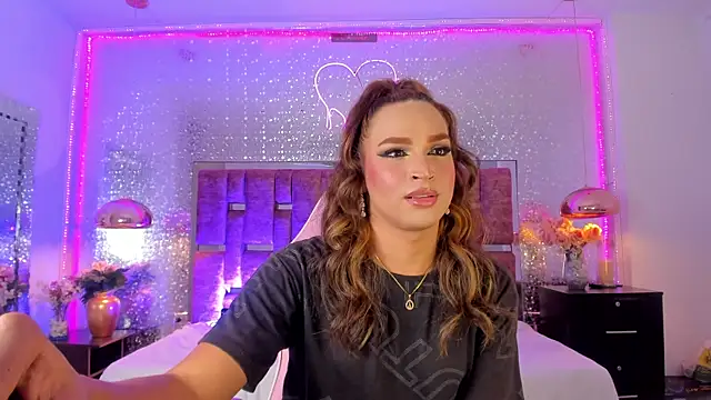 Snapshot of KylieVictoria chatting on November 25, 2025, 3:39 am KylieVictoria online show from November 25, 2025, 3:39 am