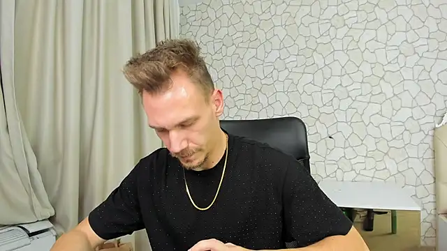 MateoBenjaminX online show from December 19, 2024, 5:18 pm