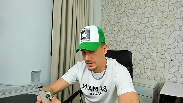 MateoBenjaminX online show from January 7, 2025, 8:31 pm