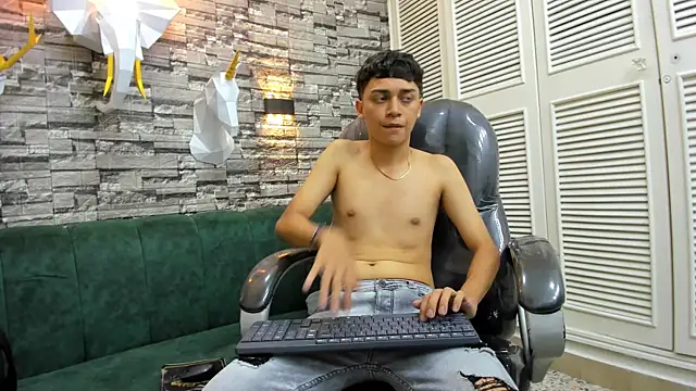 Snapshot of DamiBright chatting on October 13, 2025, 7:03 pm DamiBright online show from October 13, 2025, 7:03 pm