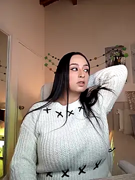 Snapshot of DaniRousse chatting on March 17, 2025, 1:18 pm DaniRousse online show from March 17, 2025, 1:18 pm