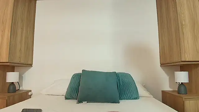 Snapshot of Milkdulce1 chatting on October 6, 2025, 8:17 pm Milkdulce1 online show from October 6, 2025, 8:17 pm