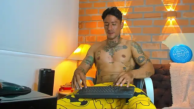 Snapshot of Dylanstonne chatting on February 25, 2025, 9:35 pm Dylanstonne online show from February 25, 2025, 9:35 pm