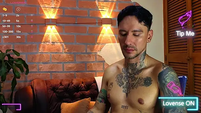 Snapshot of Dylanstonne chatting on October 30, 2025, 9:15 pm Dylanstonne online show from October 30, 2025, 9:15 pm