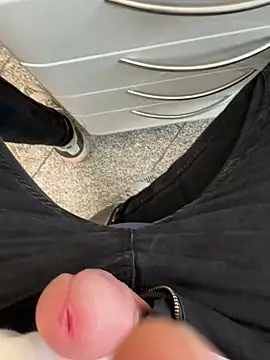 Snapshot of kareem0010 chatting on February 21, 2025, 9:13 am kareem0010 online show from February 21, 2025, 9:13 am