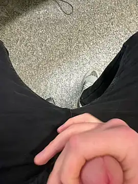 Snapshot of kareem0010 chatting on February 26, 2025, 3:52 pm kareem0010 online show from February 26, 2025, 3:52 pm