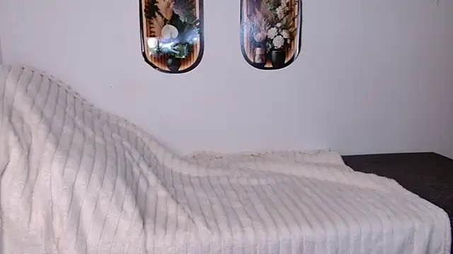 bellaa love  online show from April 7, 2026, 12:11 am