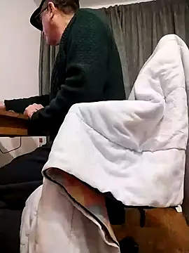 Snapshot of 25mitch chatting on November 23, 2025, 8:08 pm 25mitch online show from November 23, 2025, 8:08 pm