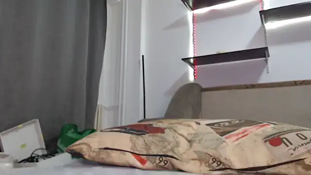 Snapshot of LetsGetMessyBBy chatting on February 15, 2025, 6:33 pm LetsGetMessyBBy online show from February 15, 2025, 6:33 pm