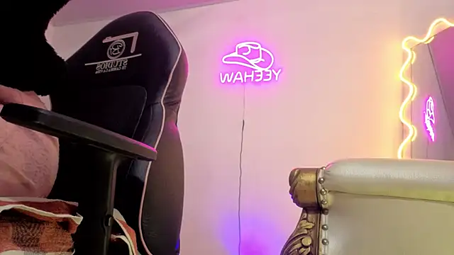 Laylafoxy tay online show from March 14, 2026, 3:23 am