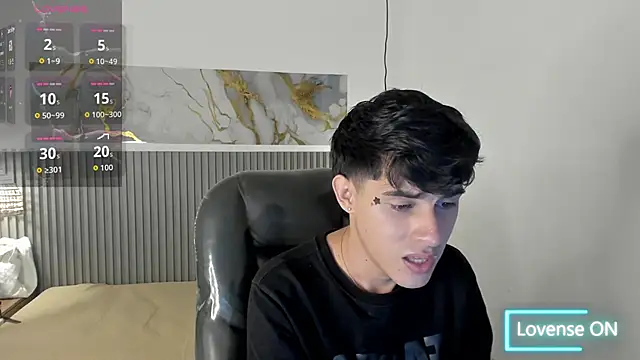 Dyla n18 online show from April 15, 2026, 8:42 pm