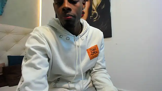 Snapshot of royce_ebony chatting on December 3, 2025, 3:14 am royce ebony online show from December 3, 2025, 3:14 am