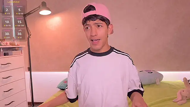 teobowny  online show from April 16, 2026, 3:35 pm