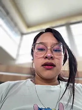 Snapshot of Liulee chatting on December 16, 2025, 4:34 pm Liulee online show from December 16, 2025, 4:34 pm