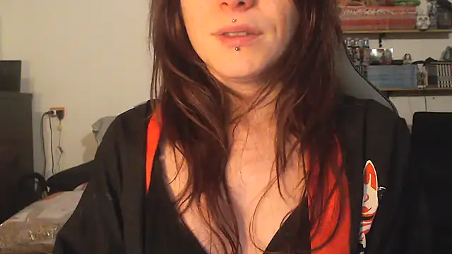 Snapshot of complicata_mente chatting on January 22, 2025, 11:10 pm complicata mente online show from January 22, 2025, 11:10 pm