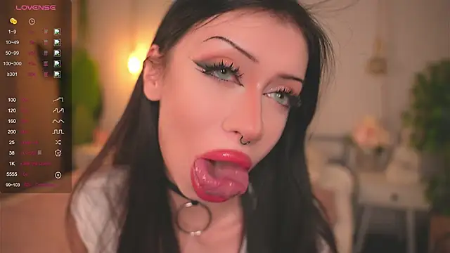 Snapshot of Devilsss_toy chatting on October 12, 2025, 3:44 pm Devilsss toy online show from October 12, 2025, 3:44 pm