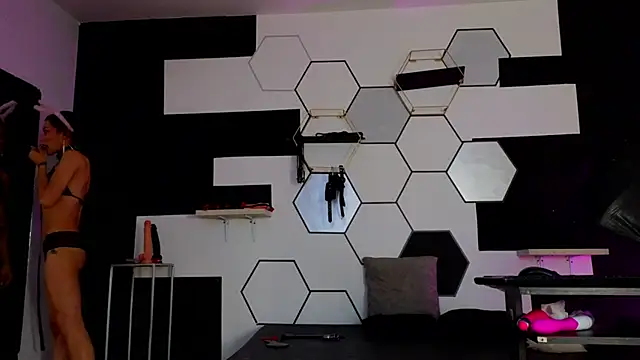 haileycat online show from February 5, 2025, 8:00 am