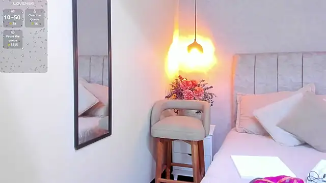 tutu milf online show from November 7, 2025, 7:14 pm