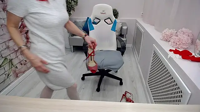 Snapshot of Cutie_Asya chatting on February 5, 2025, 8:11 am Cutie Asya online show from February 5, 2025, 8:11 am