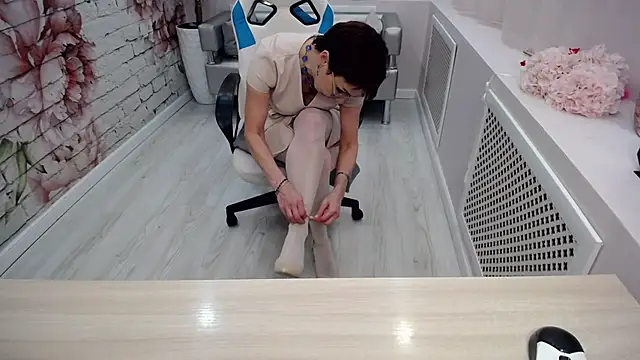 Snapshot of Cutie_Asya chatting on February 13, 2025, 8:17 am Cutie Asya online show from February 13, 2025, 8:17 am