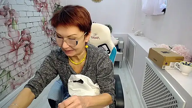 Snapshot of Cutie_Asya chatting on October 20, 2025, 4:35 am Cutie Asya online show from October 20, 2025, 4:35 am