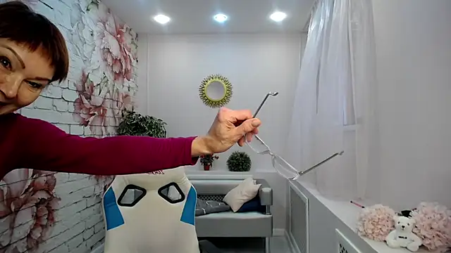 Snapshot of Cutie_Asya chatting on October 21, 2025, 4:35 am Cutie Asya online show from October 21, 2025, 4:35 am