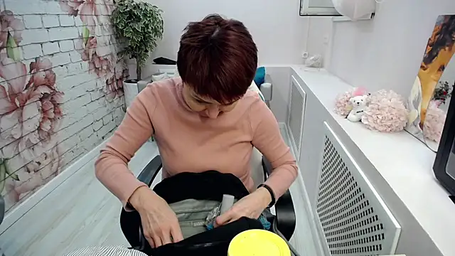 Snapshot of Cutie_Asya chatting on November 19, 2025, 4:34 am Cutie Asya online show from November 19, 2025, 4:34 am