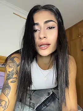 Snapshot of emilie_xx_ chatting on May 4, 2026, 3:35 am emilie xx online show from May 4, 2026, 3:35 am