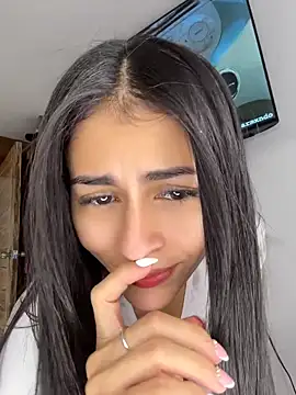 Snapshot of emilie_xx_ chatting on June 3, 2026, 2:19 pm emilie xx online show from June 3, 2026, 2:19 pm