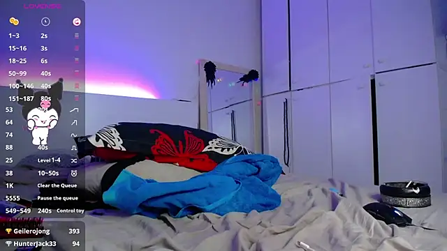 WhiteeXia online show from December 8, 2024, 6:43 am