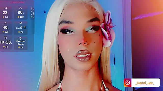 Snapshot of DanniLee_ chatting on October 30, 2025, 10:32 pm DanniLee online show from October 30, 2025, 10:32 pm