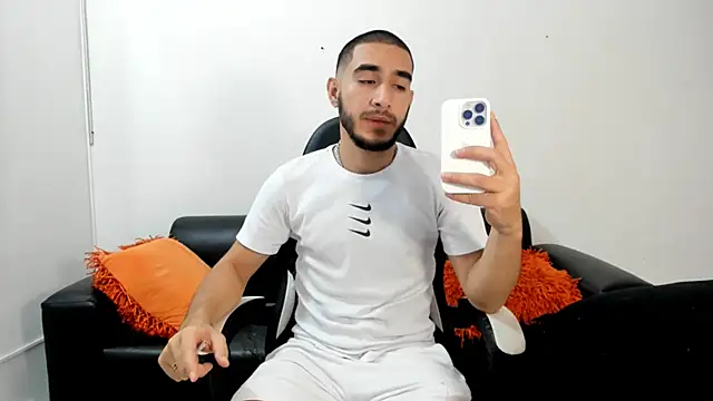 JuanDiegoKing online show from March 22, 2025, 3:41 am