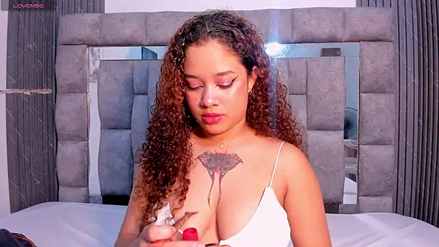 Snapshot of zulyjones chatting on October 15, 2025, 6:52 pm zulyjones online show from October 15, 2025, 6:52 pm