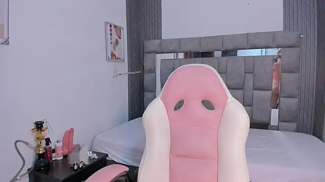 Snapshot of zulyjones chatting on November 1, 2025, 11:56 am zulyjones online show from November 1, 2025, 11:56 am