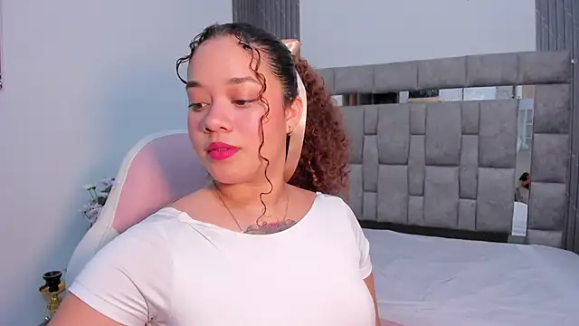 zulyjones online show from November 17, 2025, 7:08 pm