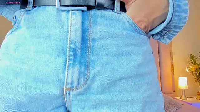 VICTORIA RASH online show from March 19, 2026, 7:51 pm