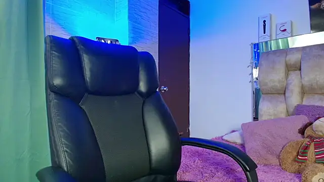 dakota Robbins  online show from October 28, 2025, 10:45 pm