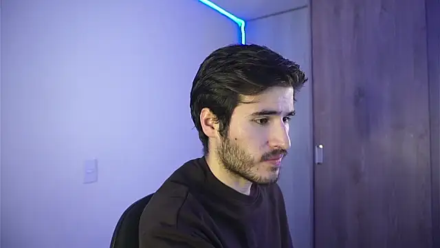 Snapshot of Tony_Wylie chatting on December 16, 2024, 3:40 am Tony Wylie online show from December 16, 2024, 3:40 am