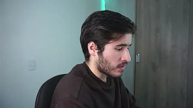 Snapshot of Tony_Wylie chatting on December 19, 2024, 3:07 am Tony Wylie online show from December 19, 2024, 3:07 am