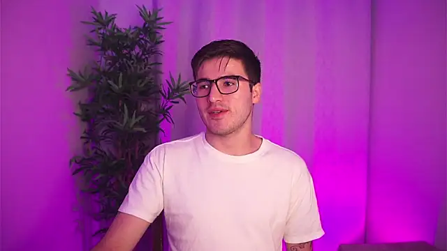 Snapshot of Tony_Wylie chatting on November 12, 2025, 11:10 am Tony Wylie online show from November 12, 2025, 11:10 am