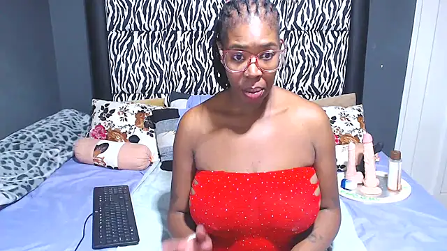 Snapshot of KinkyTall85 chatting on March 3, 2025, 7:17 pm KinkyTall85 online show from March 3, 2025, 7:17 pm