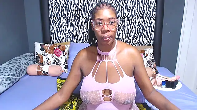 Snapshot of KinkyTall85 chatting on March 7, 2025, 5:08 am KinkyTall85 online show from March 7, 2025, 5:08 am
