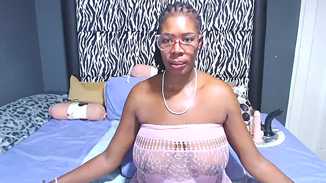 Snapshot of KinkyTall85 chatting on March 7, 2025, 3:39 pm KinkyTall85 online show from March 7, 2025, 3:39 pm