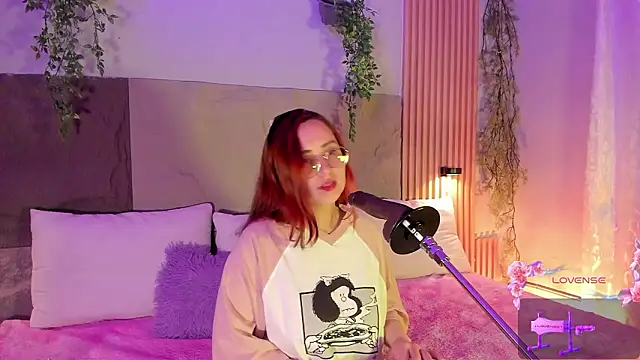 centaurigirl online show from February 12, 2026, 11:44 pm