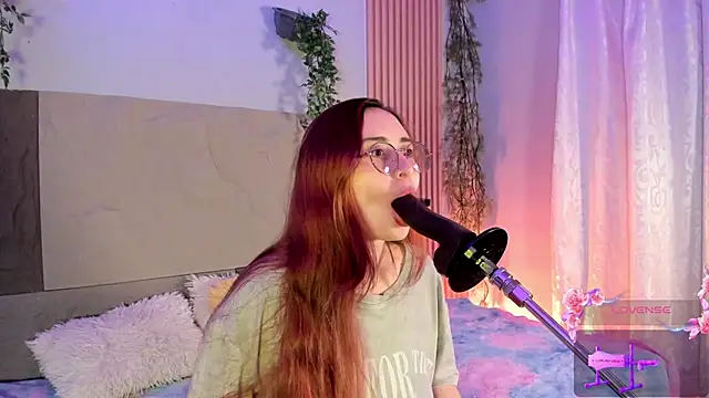 centaurigirl online show from March 19, 2026, 12:14 am