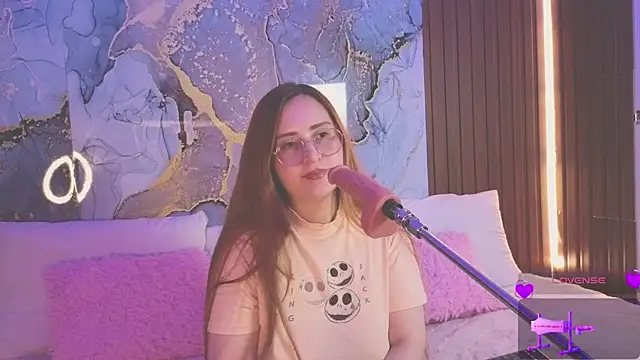 centaurigirl online show from July 7, 2026, 4:59 am