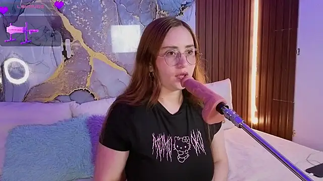 centaurigirl online show from July 13, 2026, 3:20 am