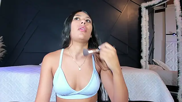 Emilyh  online show from January 21, 2025, 10:41 am